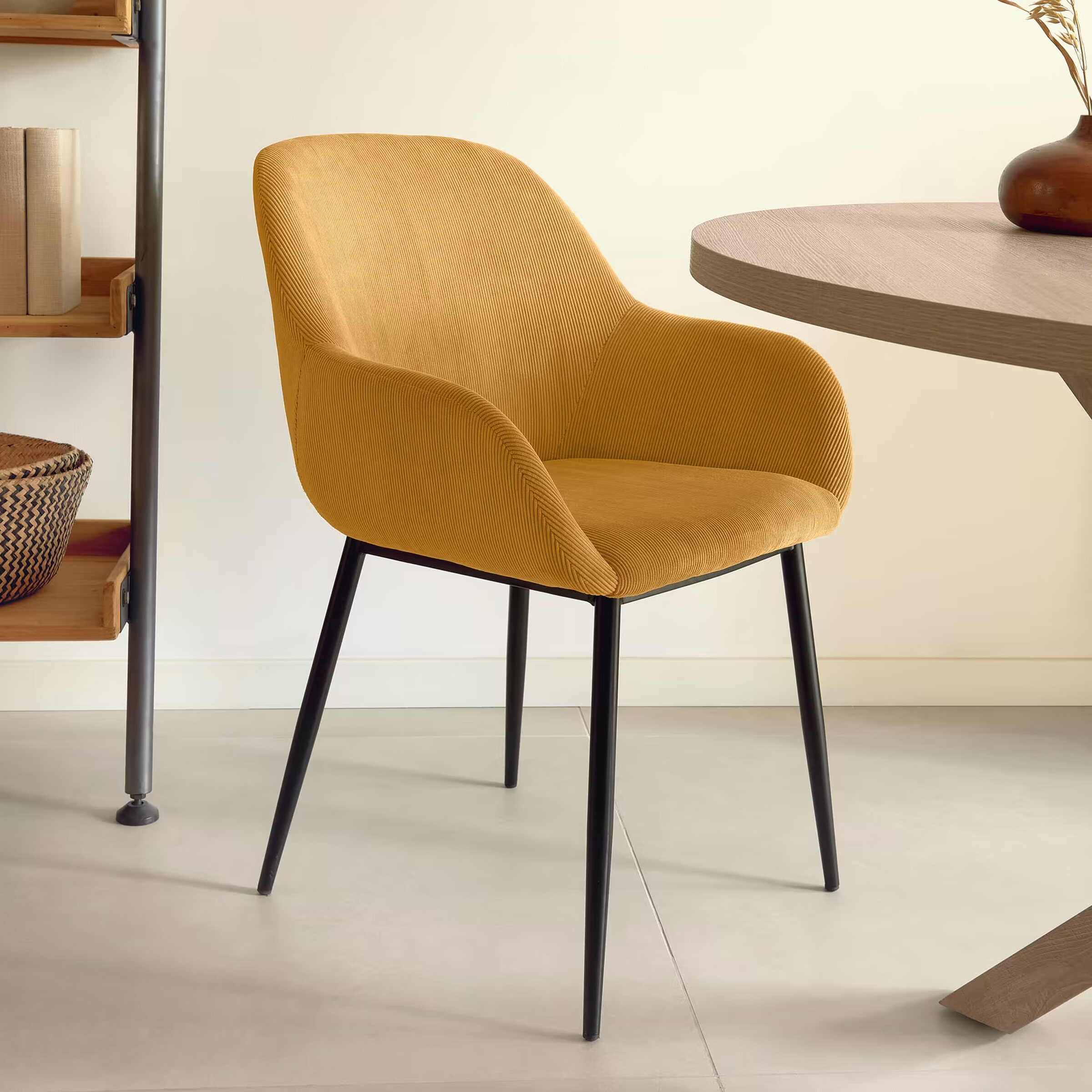 Kave Home Eetkamerstoel 'Konna' Rib, kleur Mosterdgeel