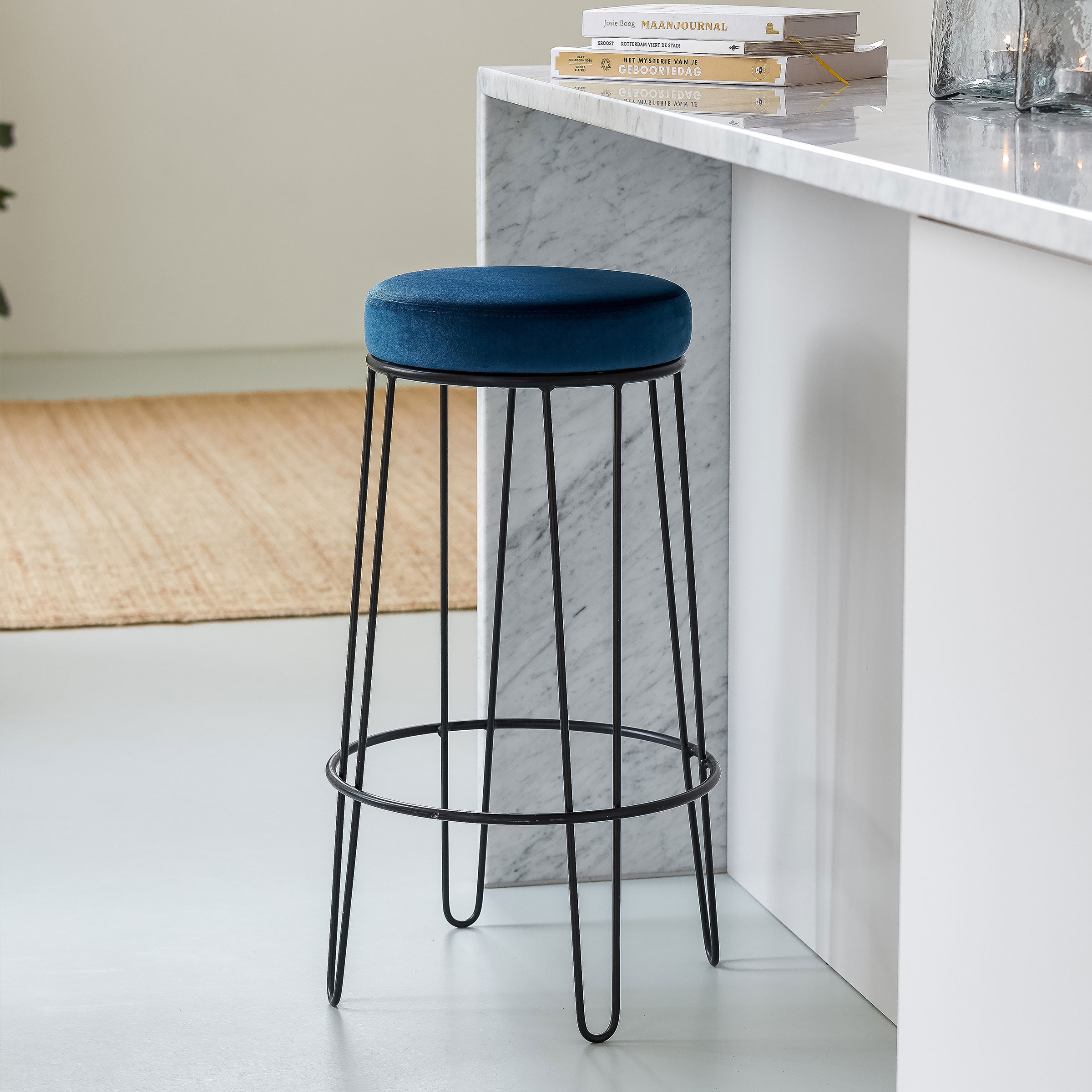 Light & Living Kruk 'Alice' (zithoogte 73cm) Velvet, kleur Donkerblauw